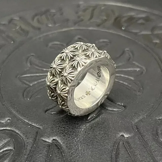 Chrome Hearts Anel Prata Banda Larga Relief Floral 8