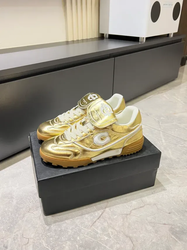 Coach Turf Soccer Shoes Gold White Metallic Leather Upper Contrast Stitching And Laces Sneakers 4