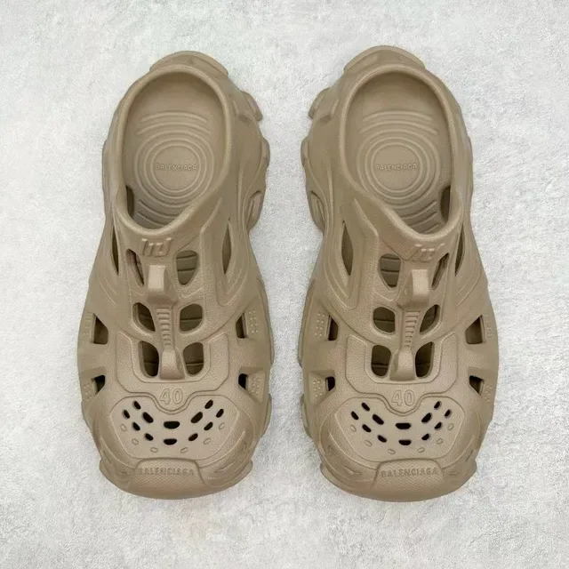 Crocs Beige Molded Foam Ventilated Clog 9