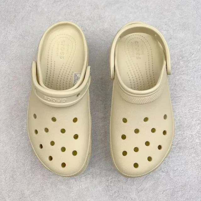 Crocs Classic Clog Beige Platform Clog 9