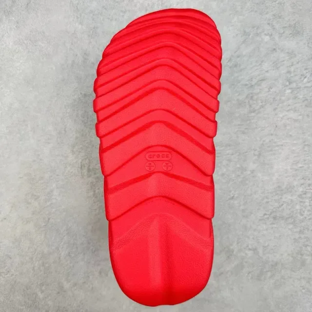Crocs Echo Clog أسود وأحمر 2