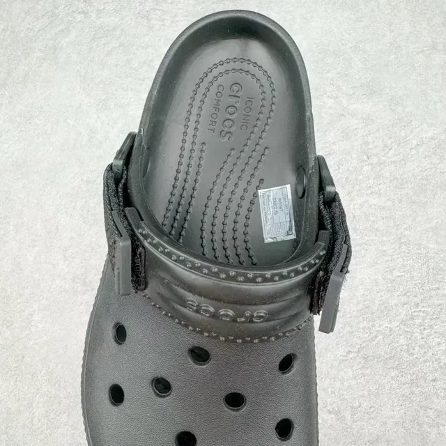Crocs Echo Clog أسود وأحمر 6