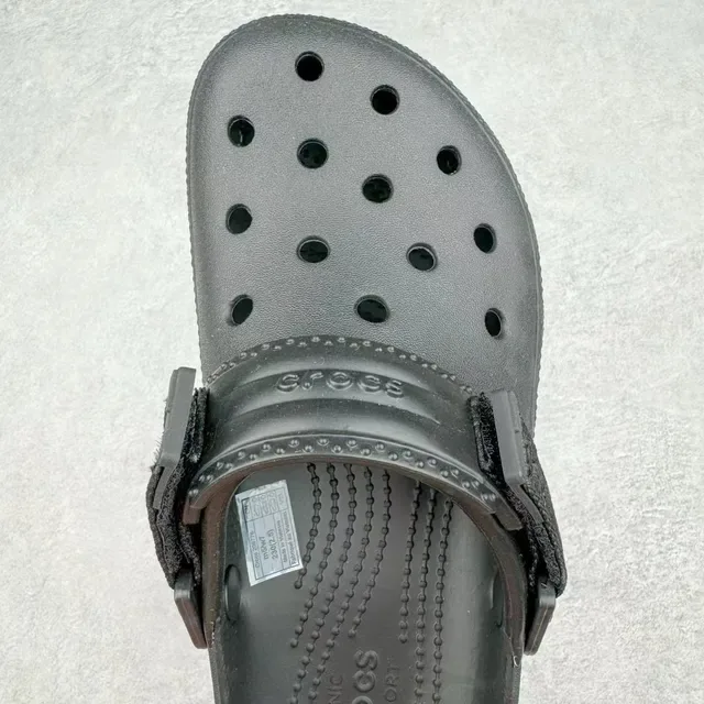 Crocs Echo Clog أسود وأحمر 7