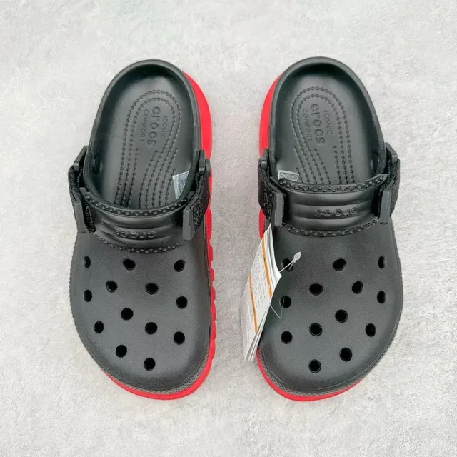 Crocs Echo Clog أسود وأحمر 9