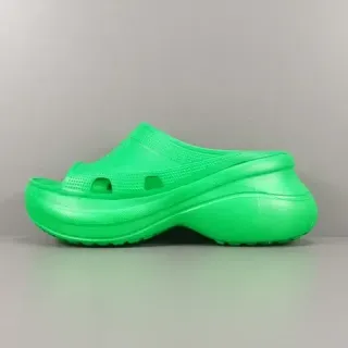 Crocs Echo Clog Bright Green Molded Foam Platform Clog