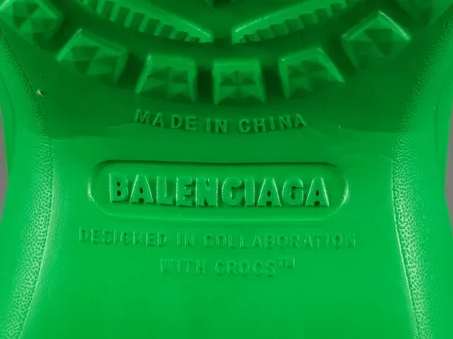 Crocs Echo Clog Bright Green Molded Foam Platform Clog 2