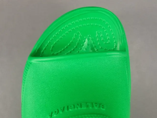 Crocs Echo Clog Bright Green Molded Foam Platform Clog 7