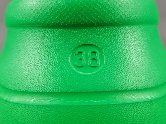 Crocs Echo Clog Bright Green Molded Foam Platform Clog 9
