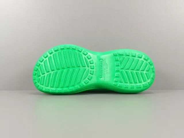 Crocs Echo Clog Bright Green Molded Foam Platform Clog 10