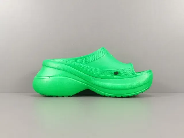 Crocs Echo Clog Bright Green Molded Foam Platform Clog 15