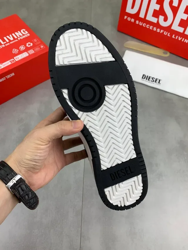 Diesel Black White Glossy Patent-Like Upper Chunky Platform Sole Sneakers 3
