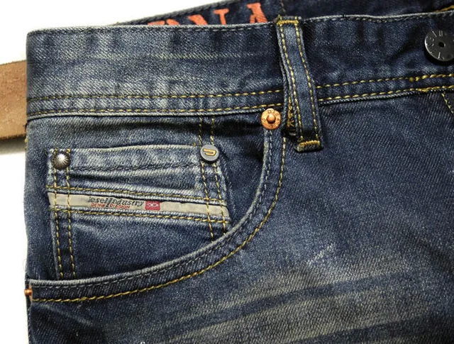 Diesel Darron Jeans Dégradés avec Éclaboussures de Peinture Slim-Fit 4