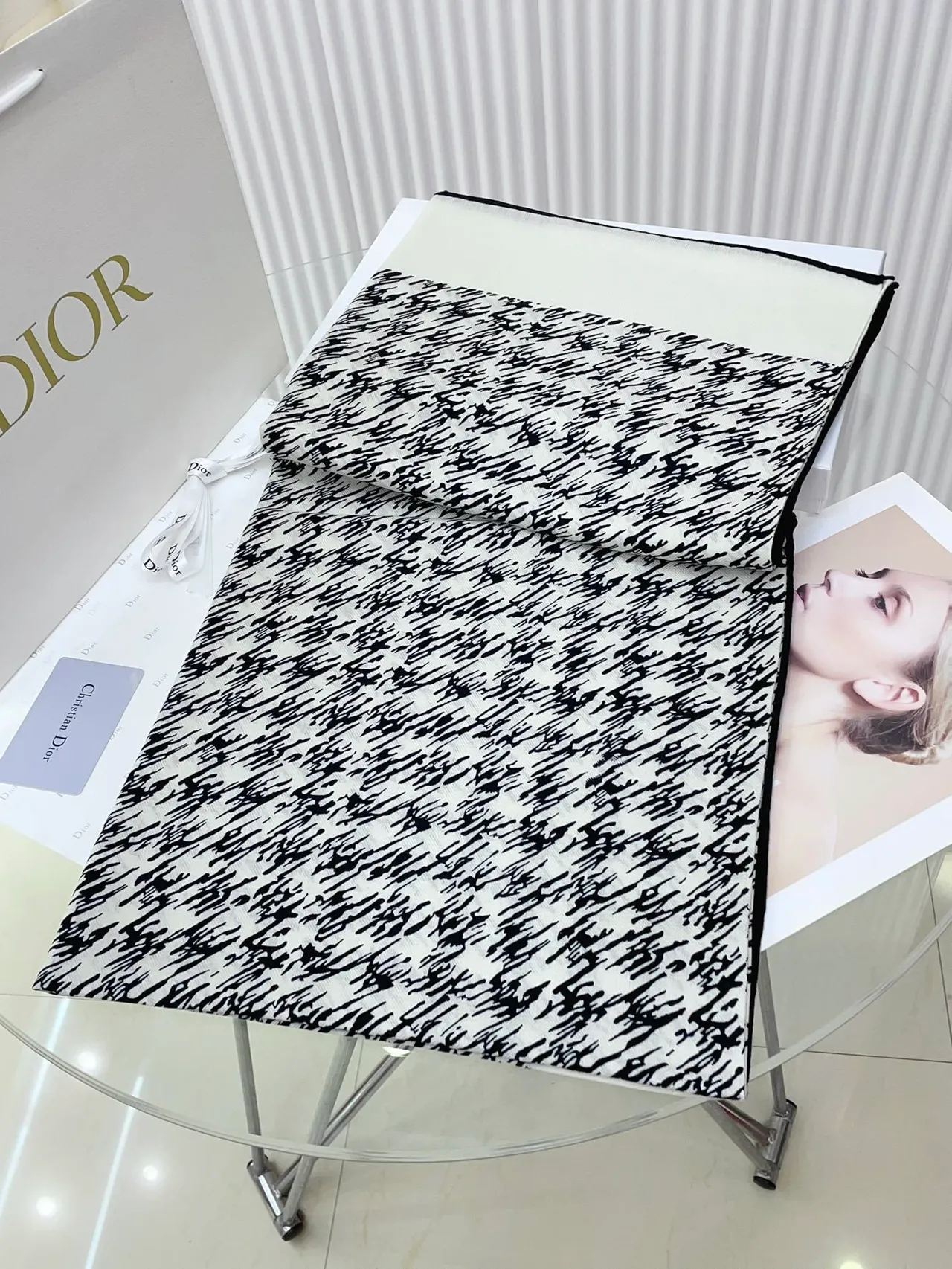 Dior Impression abstraite de coup de pinceau Ivoire et Noir Écharpe de soie 6