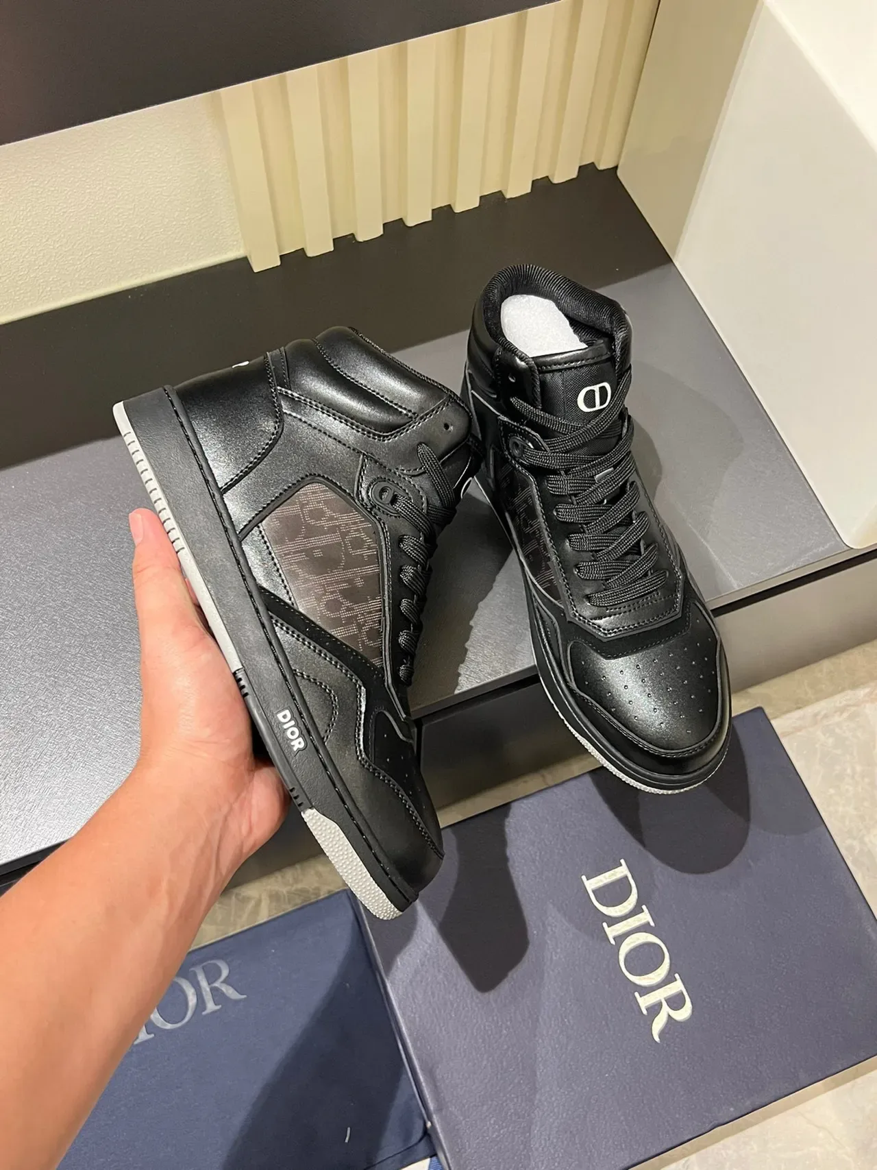 Dior B23 Sneakers Lifestyle Híbrides Cuir et Maille Noir et Blanc Hautes 6