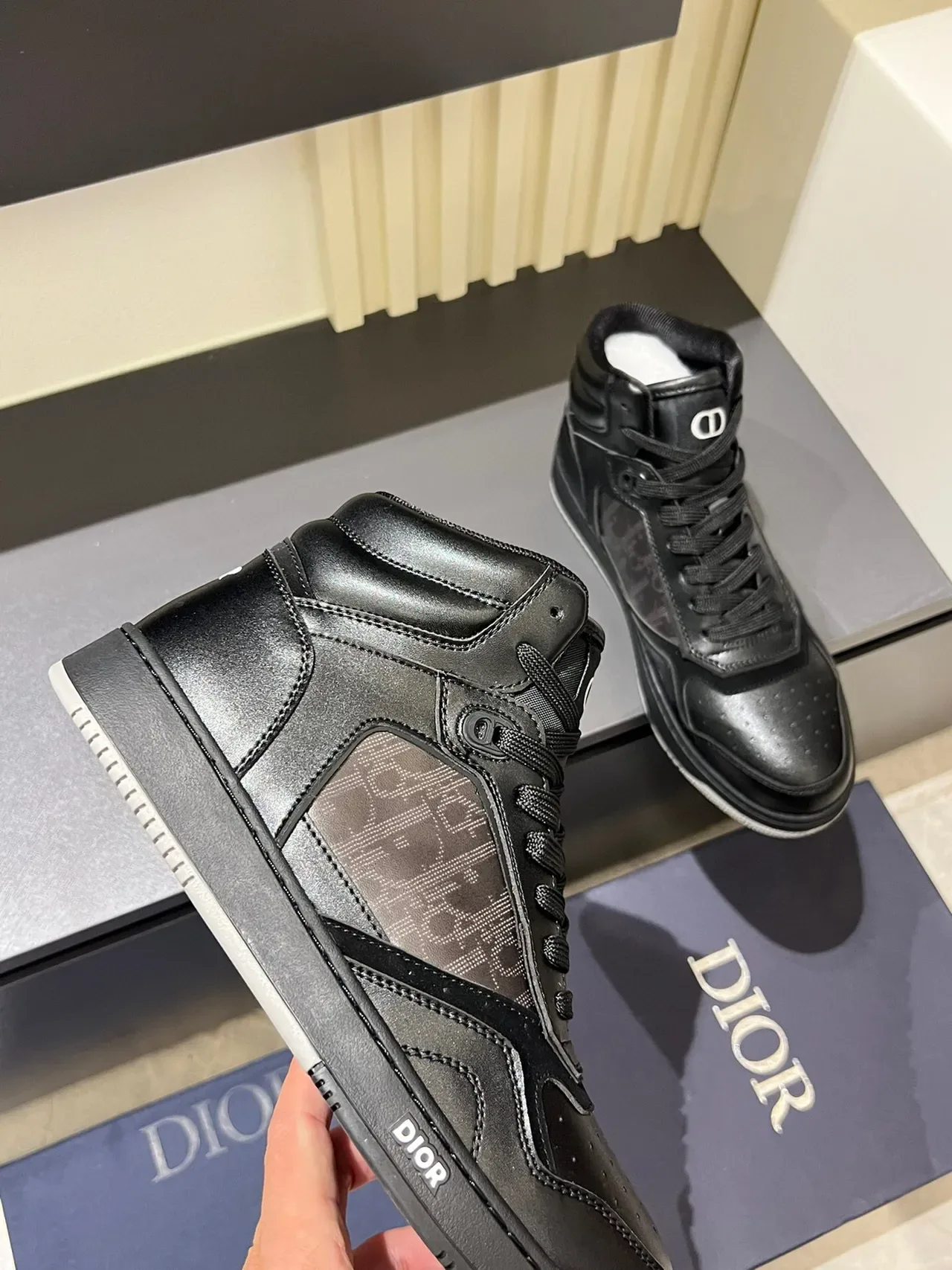 Dior B23 Sneakers Lifestyle Híbrides Cuir et Maille Noir et Blanc Hautes 7