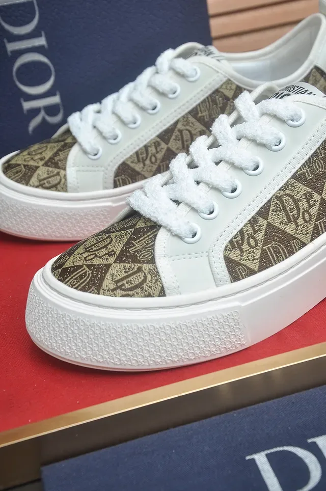 Dior B23 Marron Blanc Monogram Toile Supérieure Cuir Overlays Sneakers Lifestyle 2
