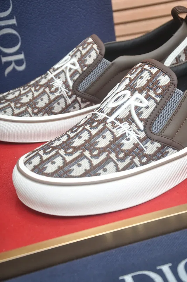Dior B23 Marrom Branco Slip-On Monograma Lona Lifestyle Sneakers 2