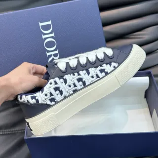 Dior B23 Oblique Jacquard Marine et Blanc sneakers lifestyle