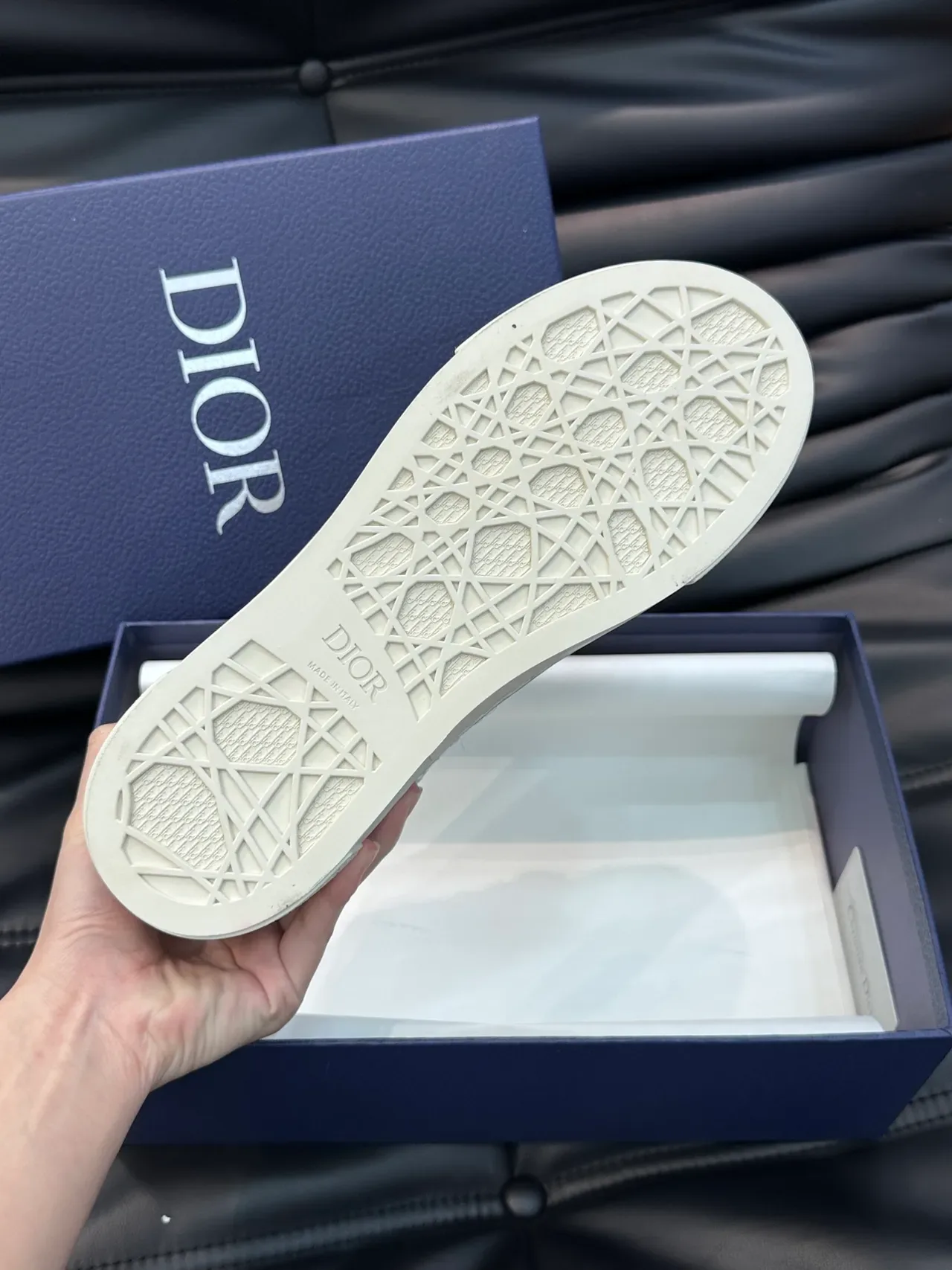 Dior B23 Oblique Jacquard Marine et Blanc sneakers lifestyle 2