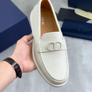 Dior बेज और सफेद पेबल्ड चमड़ा CD Logo बकल लोफर