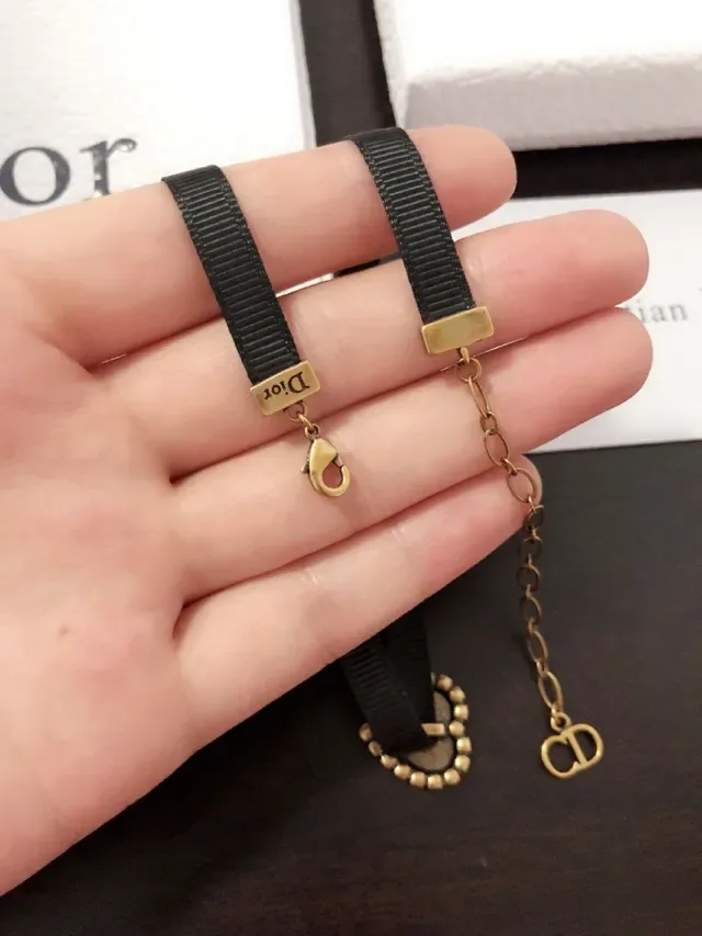 Dior Bracelet avec Pendentif en Forme de Cœur en Ruban Grosgrain Noir et Or 2