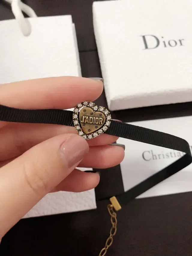 Dior Bracelet avec Pendentif en Forme de Cœur en Ruban Grosgrain Noir et Or 3