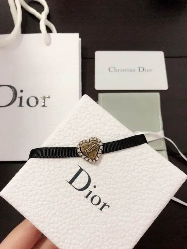 Dior Bracelet avec Pendentif en Forme de Cœur en Ruban Grosgrain Noir et Or 4