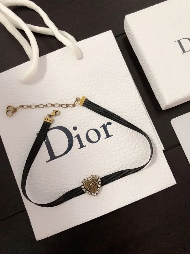 Dior Bracelet avec Pendentif en Forme de Cœur en Ruban Grosgrain Noir et Or 5