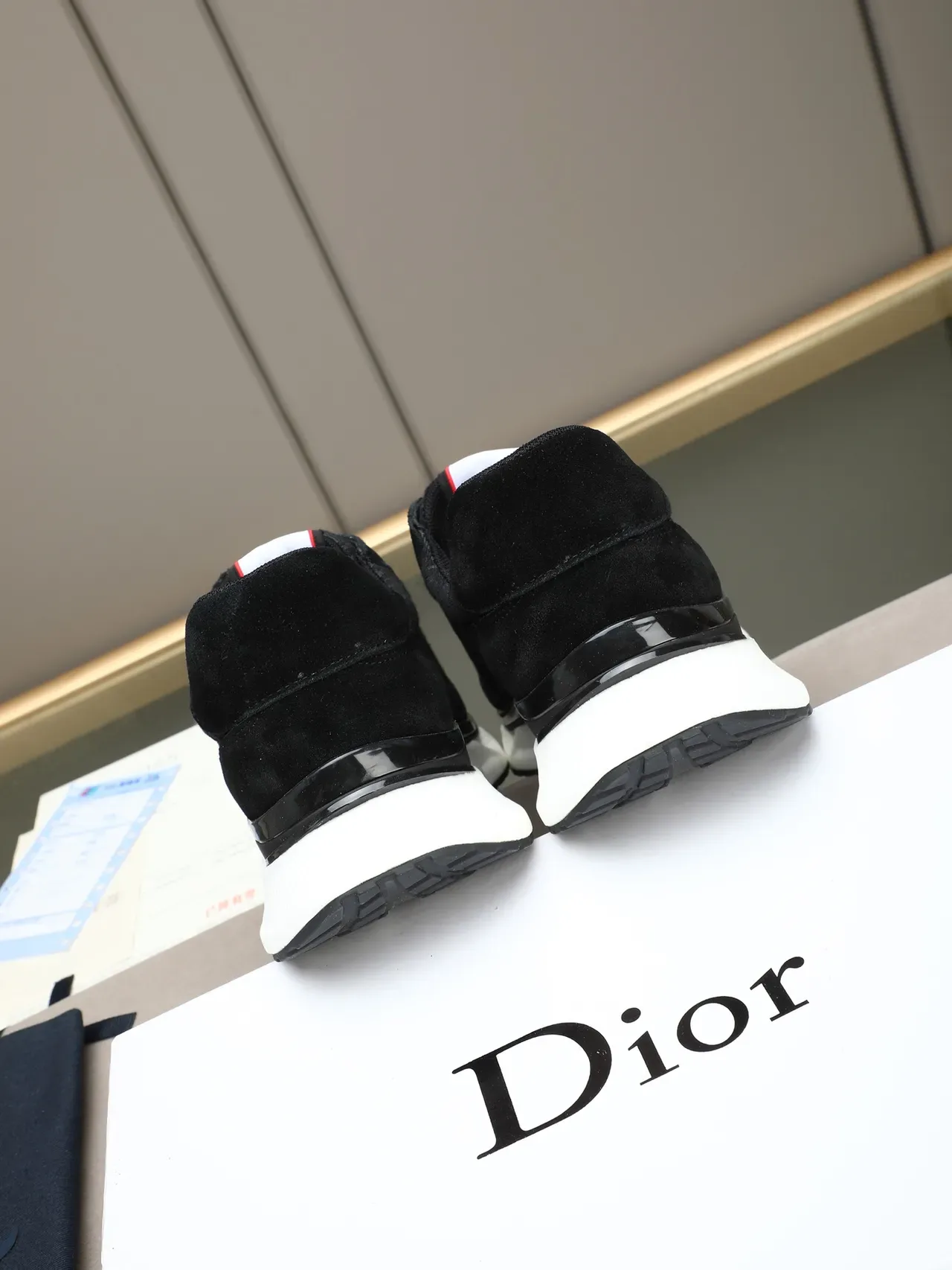 Dior sneakers lifestyle noir blanc monogramme textil overlays daim 3