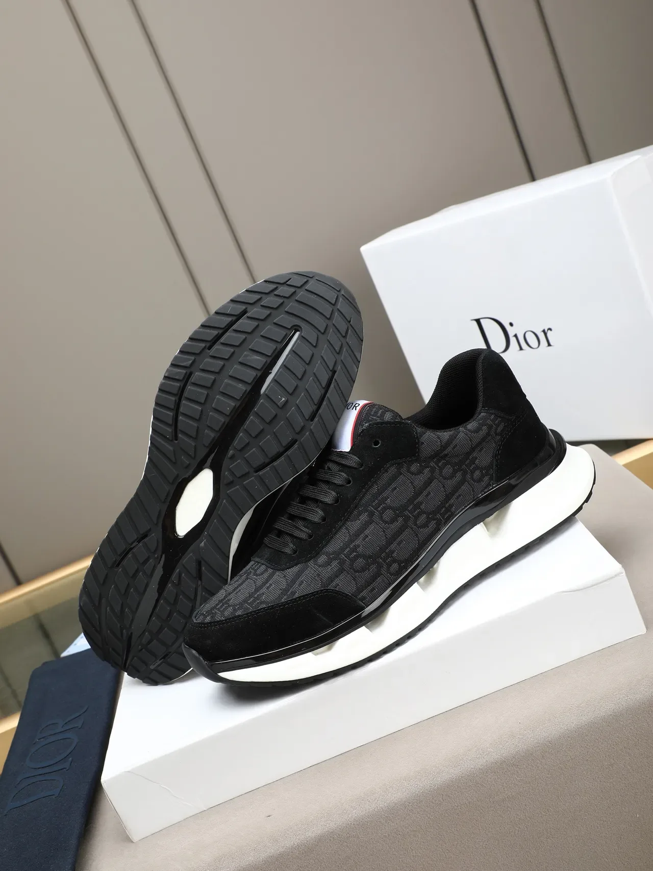 Dior sneakers lifestyle noir blanc monogramme textil overlays daim 4