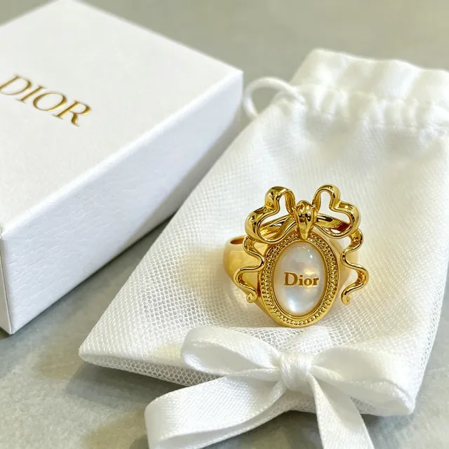 Dior Bague Cabochon Mère de Perle Motif Nœud Doré 6