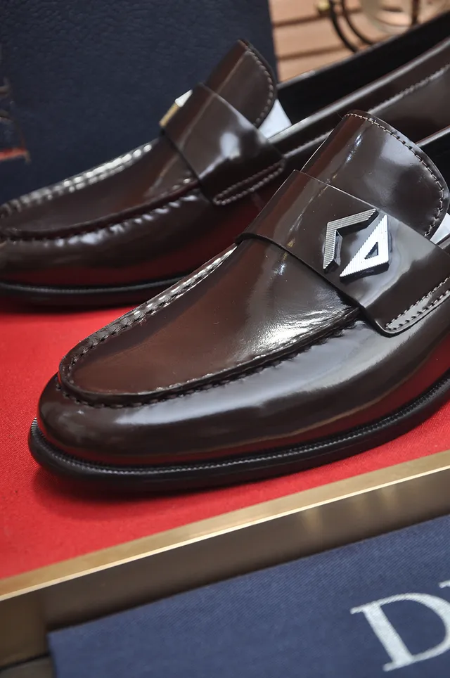 Dior Brown Black Patent Leather Metal Logo Plaque Loafer 2