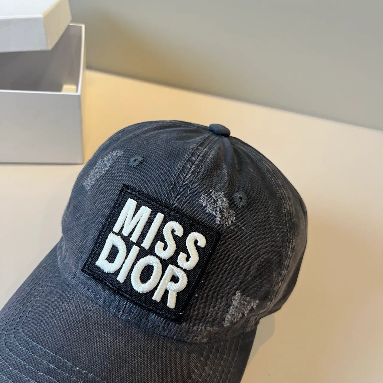 Dior Miss Dior Casquette de baseball grise foncée lavée 4