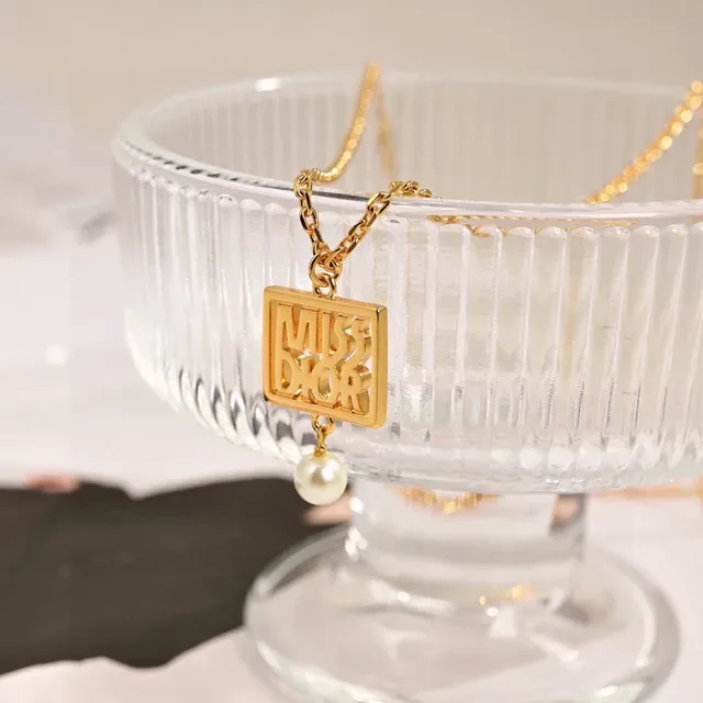 Dior Miss Colar com Corrente Dourada e Branca com Recorte Quadrado 5