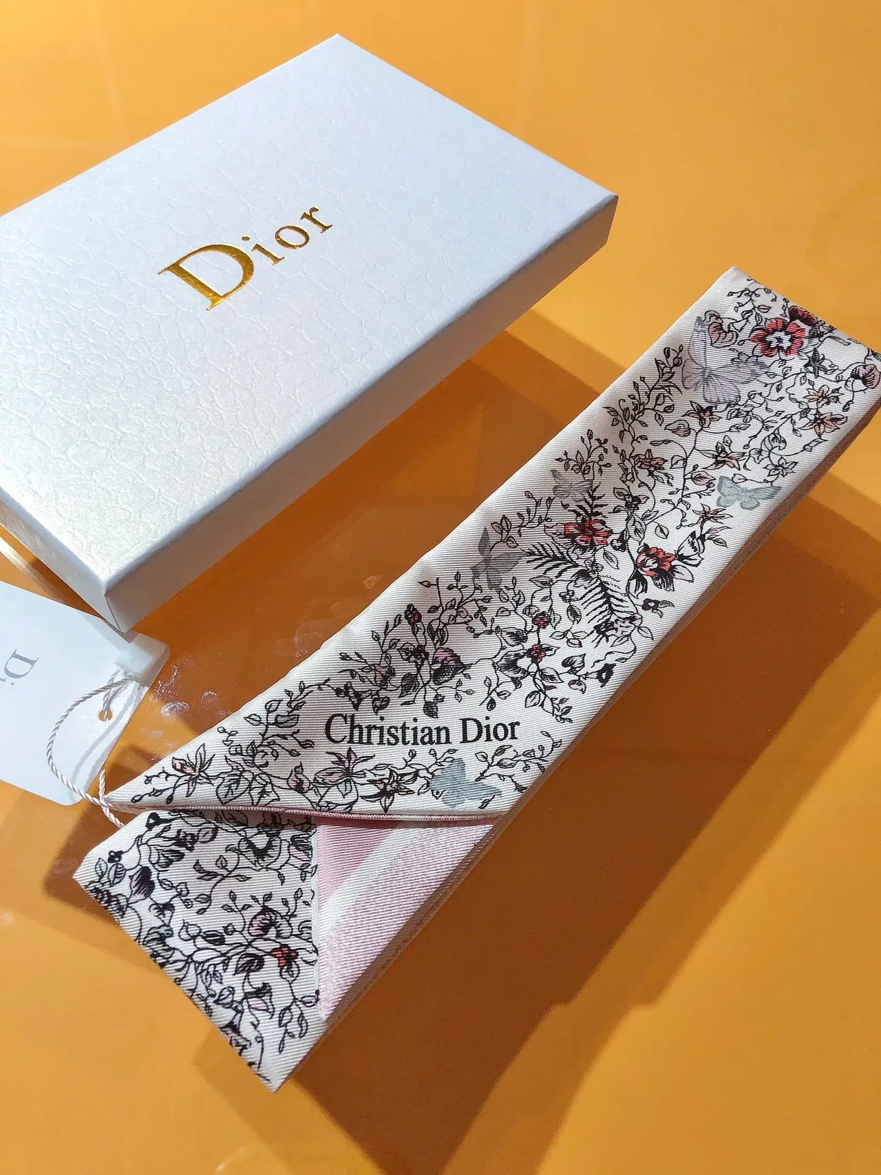 Dior Mit zah cachecol de seda com estampado floral branco e rosa e de borboleta nas pontas tapered 3