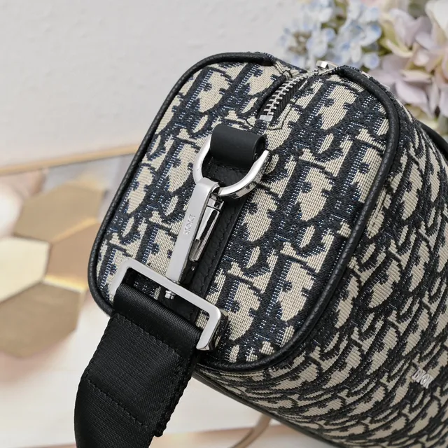 Dior স্যাডেল ধূসর কালো সিলিন্ড্রিক্যাল ব্যারেল সিলহুয়েট মোনোগ্রাম জ্যাকুয়ার্ড কাপড় স্যাডেল ব্যাগ 4