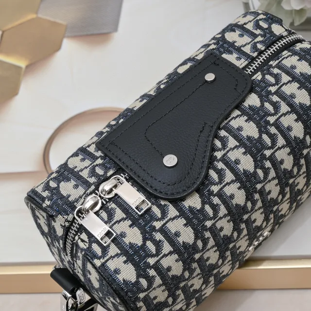 Dior স্যাডেল ধূসর কালো সিলিন্ড্রিক্যাল ব্যারেল সিলহুয়েট মোনোগ্রাম জ্যাকুয়ার্ড কাপড় স্যাডেল ব্যাগ 5