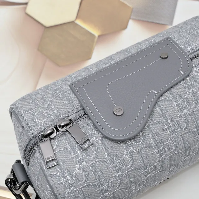 Dior স্যাডেল ধূসর কালো সিলিন্ড্রিক্যাল ব্যারেল সিলহুয়েট মোনোগ্রাম জ্যাকুয়ার্ড কাপড় স্যাডেল ব্যাগ 24
