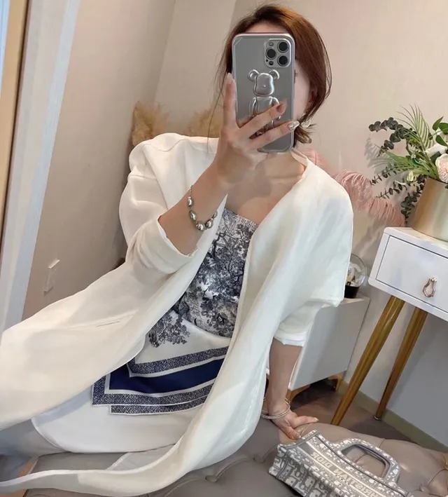 Écharpe en soie imprimée Toile de Jouy de Dior en navy et blanc 2