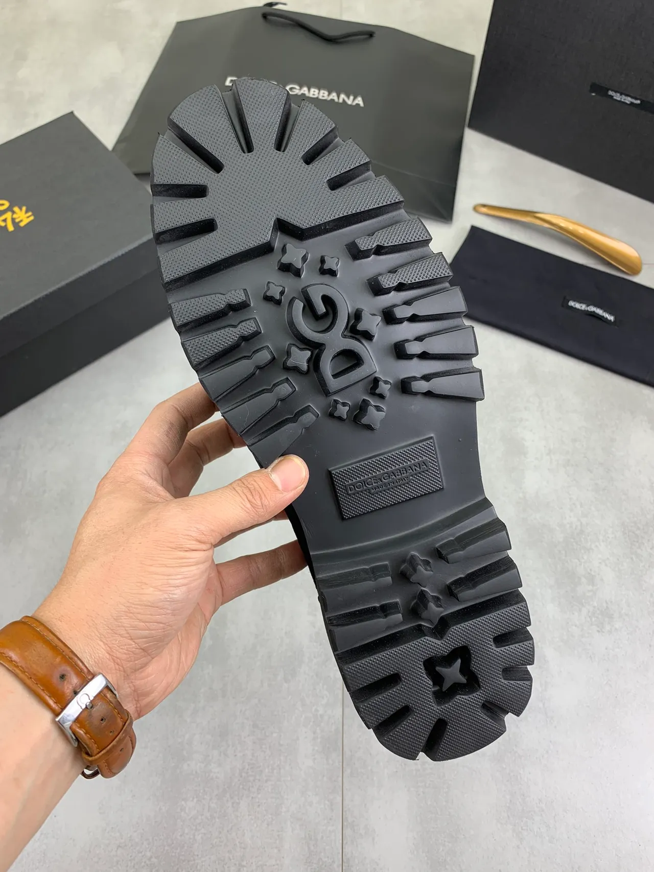 Dolce & Gabbana DG Loafer أحذية جلد سويد أسود حزام سولة لوغ 3