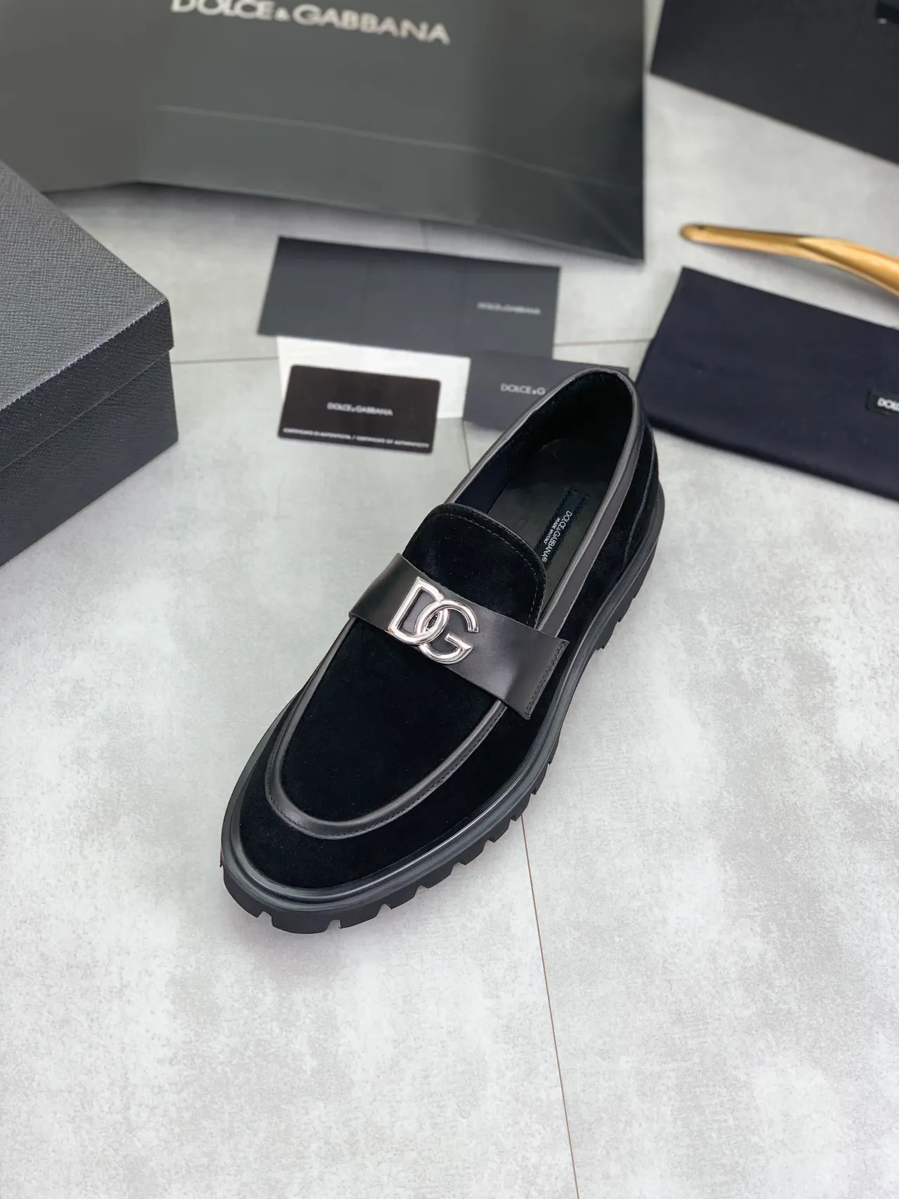 Dolce & Gabbana DG Loafer أحذية جلد سويد أسود حزام سولة لوغ 4