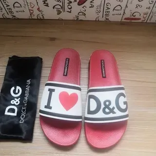 Dolce & Gabbana I Love D&G حذاء منزلي وردي وأبيض جرافيكي