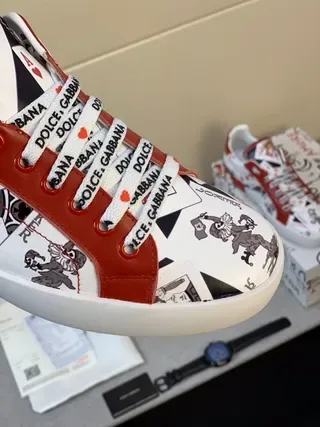Dolce & Gabbana impressão de cartas de jogar vermelho e branco sapatilhas lifestyle 8