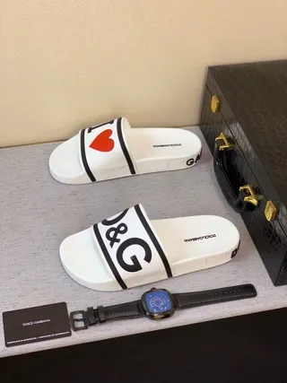 Dolce & Gabbana Chaussons blancs noirs imprimés logo bride semelle caoutchouc 3