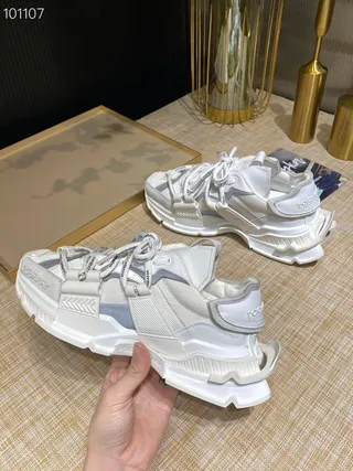 Dolce & Gabbana أبيض رمادي متعدد الحزام إغلاق هجين midsole مصقول متعدد الطبقات كعب سميك 9