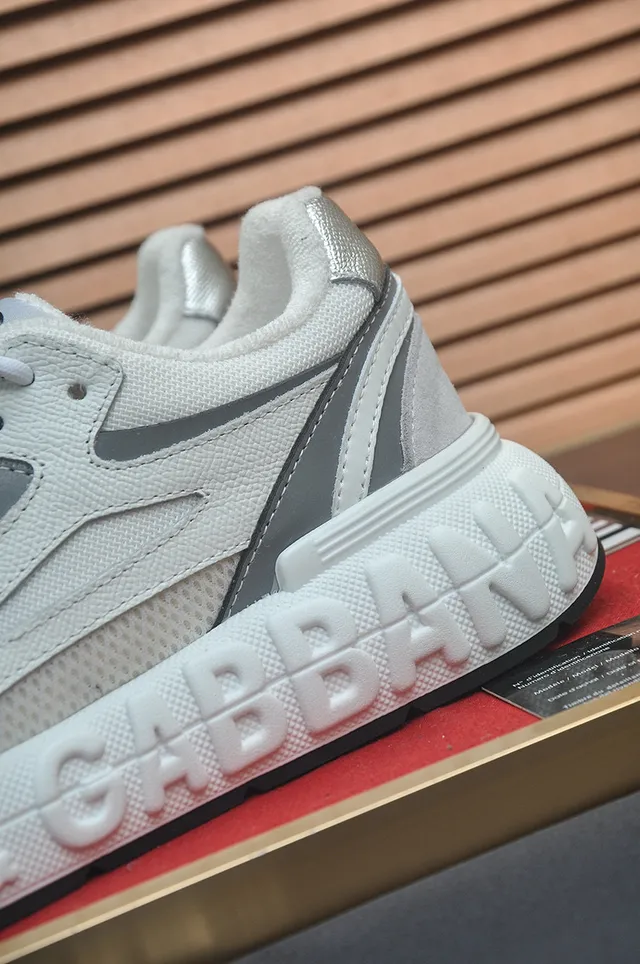 Dolce & Gabbana Tênis Chunky Branco Prateado Solado Médio Gravado Letra de Marca 8