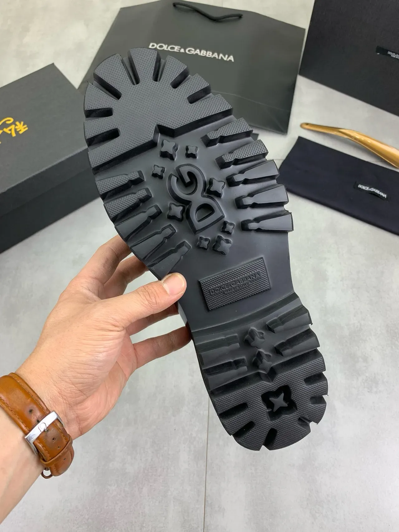 Dolce & Gabbana Portofino Noir Doré Brillant Cuir Patenté Sangle Métallique Plaque Loafer 3