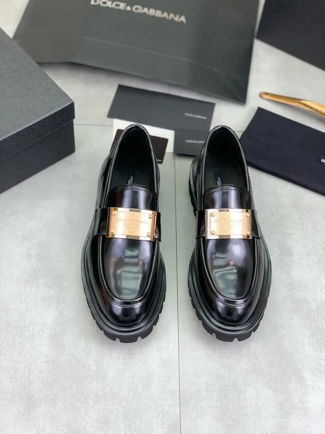 Dolce & Gabbana Portofino Noir Doré Brillant Cuir Patenté Sangle Métallique Plaque Loafer 4