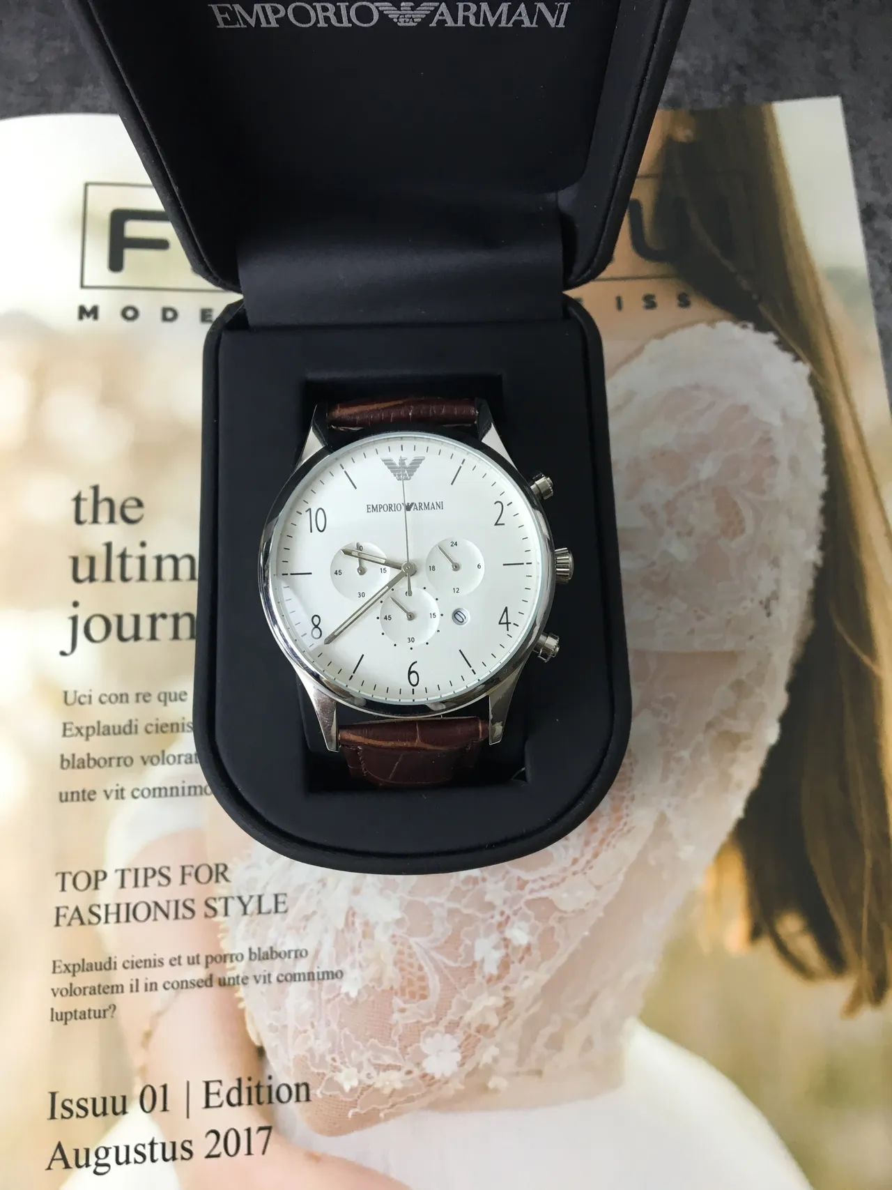 Emporio Armani Montre Chronographe Cadran Blanc Bracelet Cuir Marron Mécanique 2