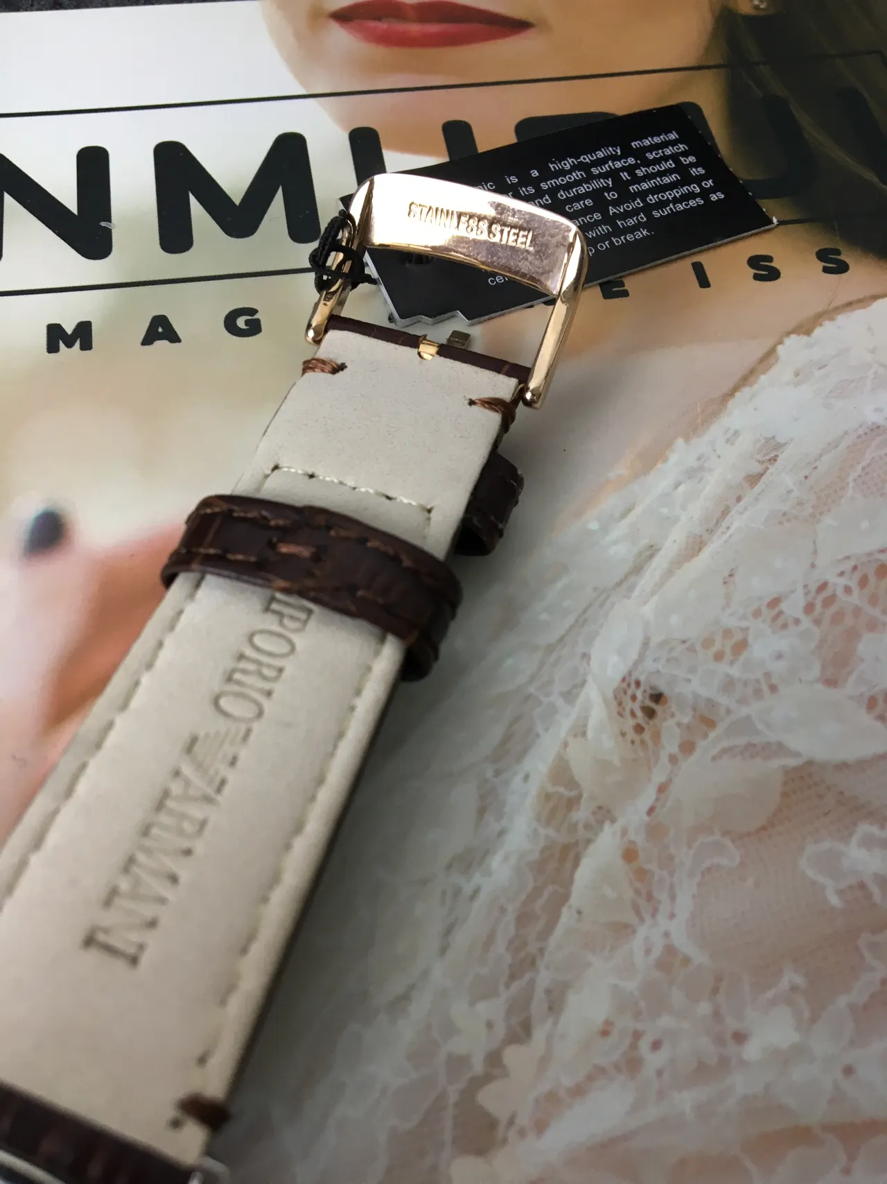 Emporio Armani Montre Chronographe Cadran Blanc Bracelet Cuir Marron Mécanique 4